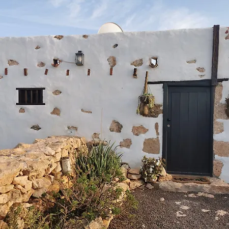 Cecilio Bed and Breakfast Tefía