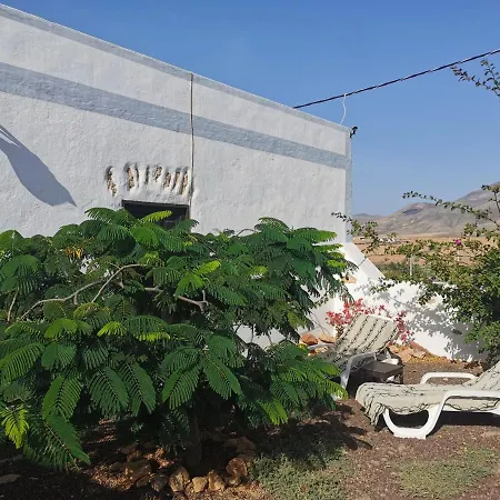 לינה וארוחת בוקר Cecilio Tefía