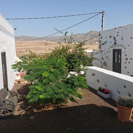 לינה וארוחת בוקר Cecilio Tefía